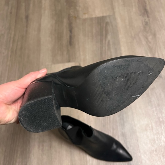 Steve Madden Black Leather Chelsea Boots - Picture 6 of 6